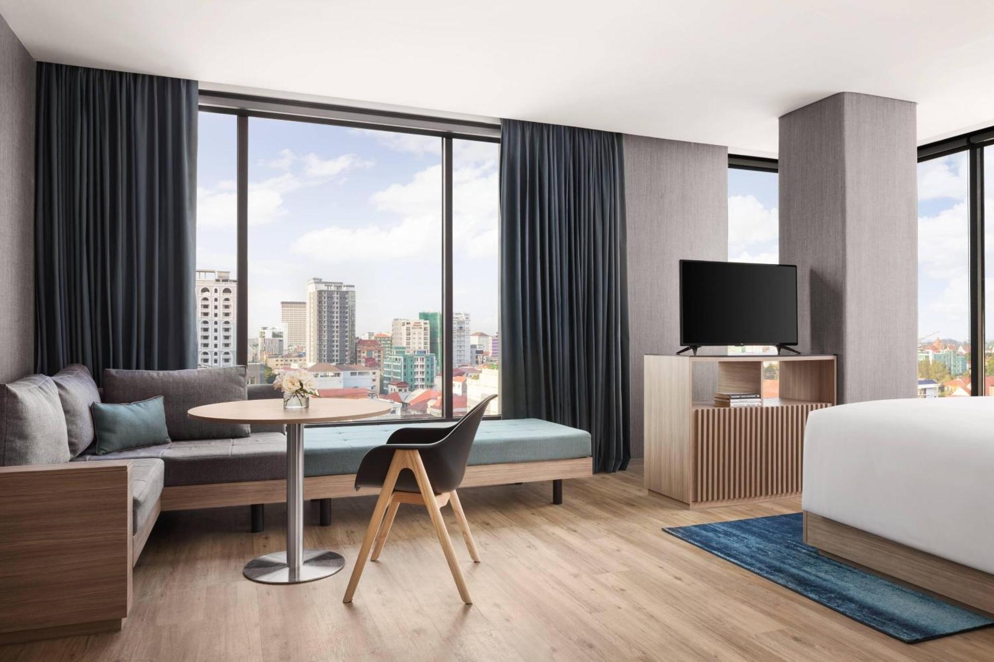Courtyard By Marriott Phnom Penh Otel Dış mekan fotoğraf