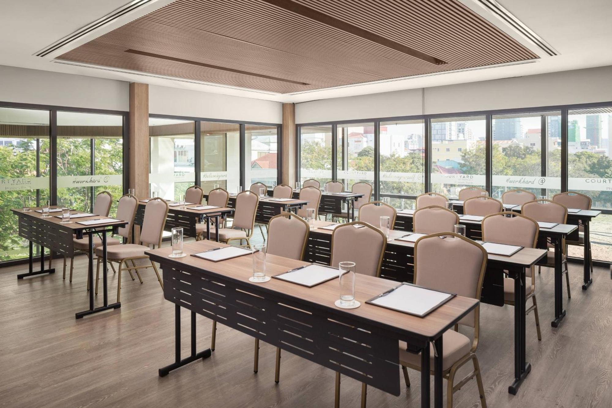 Courtyard By Marriott Phnom Penh Otel Dış mekan fotoğraf